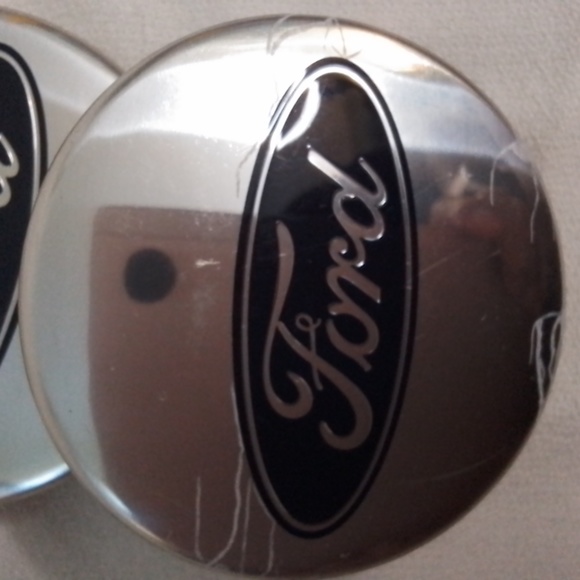 Ford wheel center caps - Picture 4 of 10